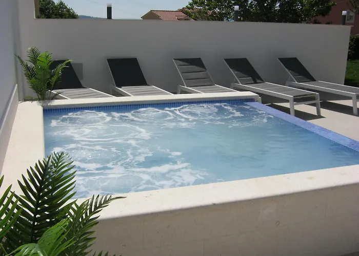 Marinely * Каштела