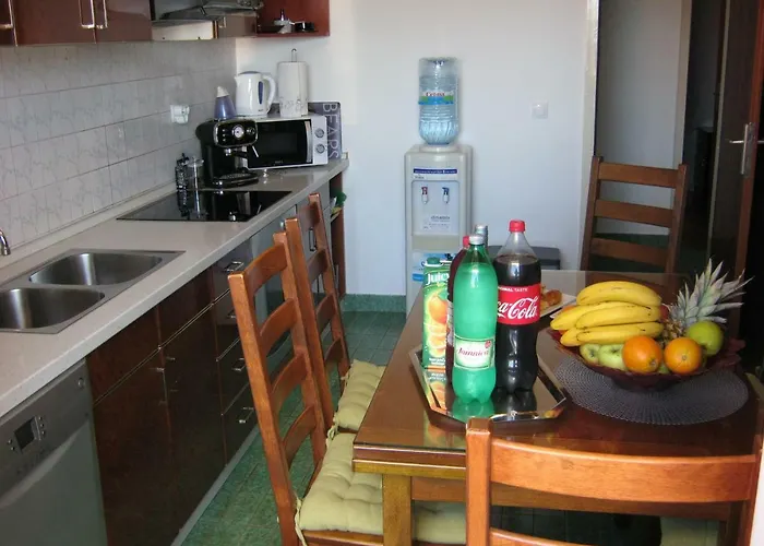 Marinely Каштела